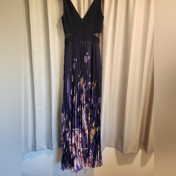 Maxi Formal Gown - Picture 5 of 7